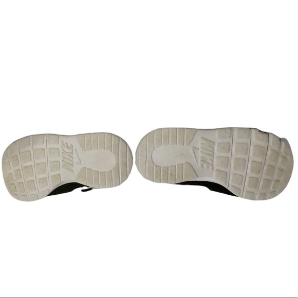 KID'S UNISEX NIKE TANJUN 818382-011 Size 11C FLAW - Picture 6 of 10